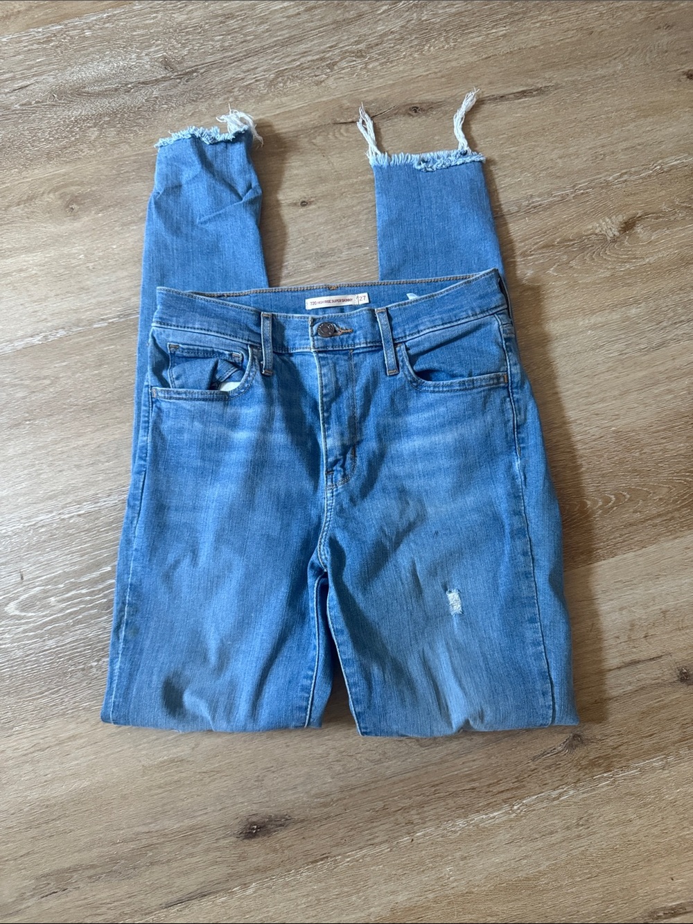 Levi's Light Blue Cropped Frayed-Hem Jeans